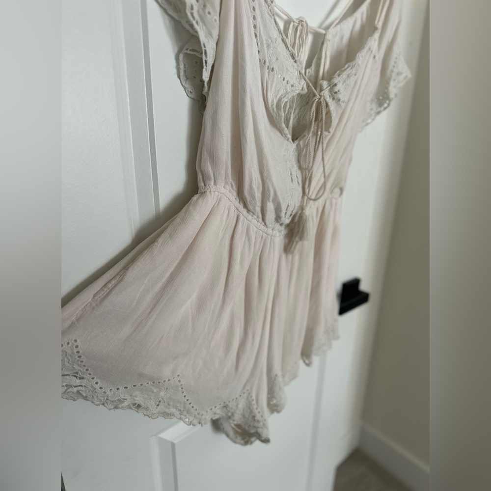 Free people romantic romper 💕 size M - Picture 3 of 8